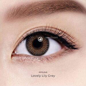 Close-up mata memakai softlens natural look